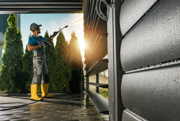 Best Deck Pressure Washing  in Fredonia, WI